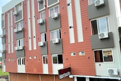 Hotel Nakshatra, Guna