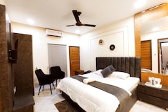 THE CUPID RESIDENCY - Smart & Deluxe Rooms - Corporates, Couples & Families Favorite, Ludhiana