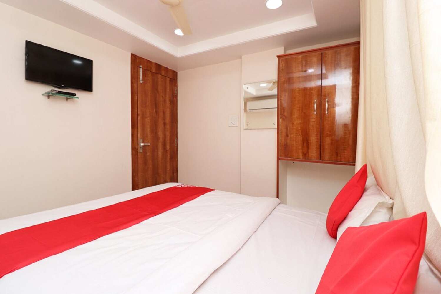 Hotel Sarthak Inn - Tap to explore photos