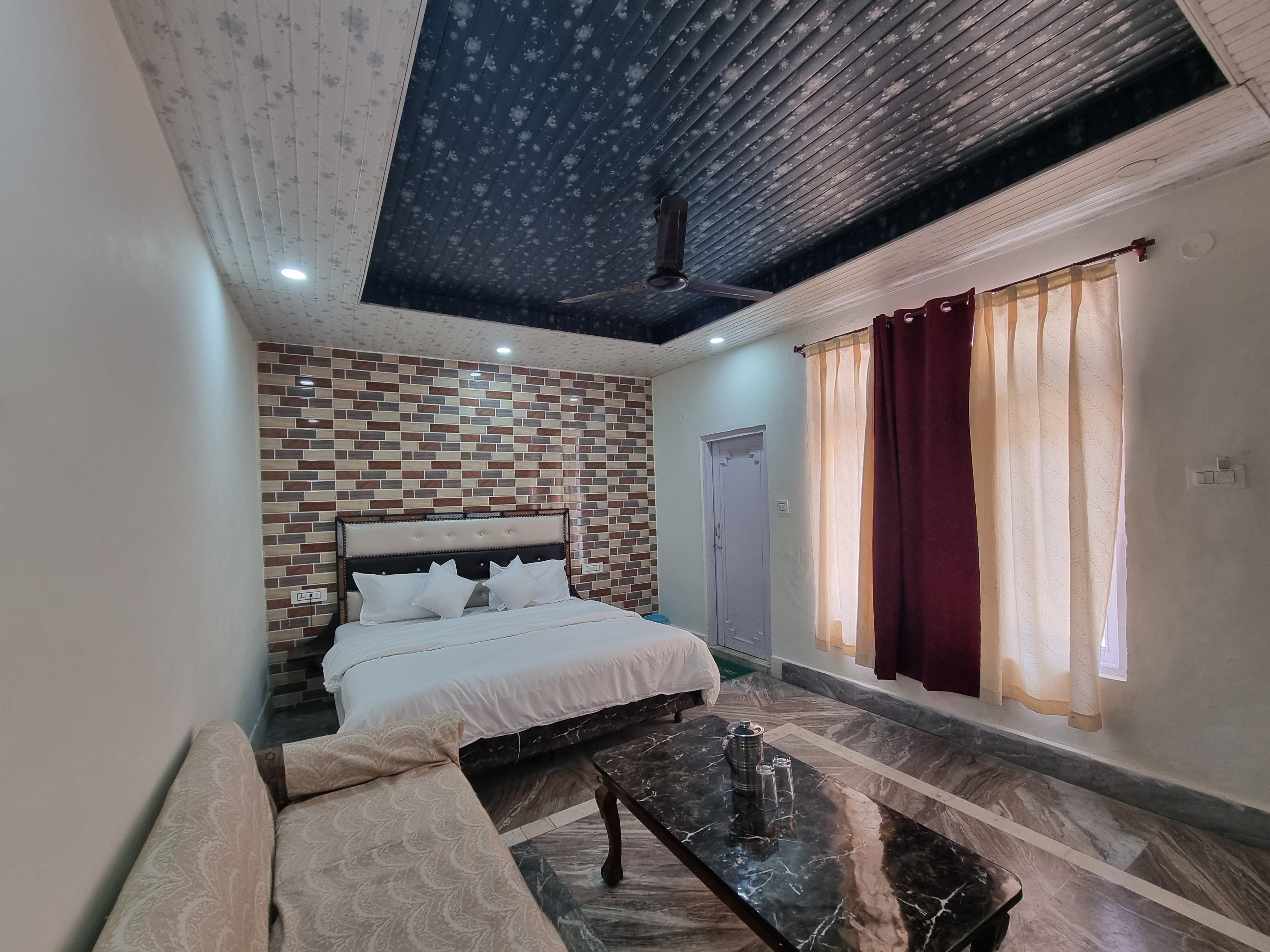 Hotel Binny Dalhousie - Tap to explore photos