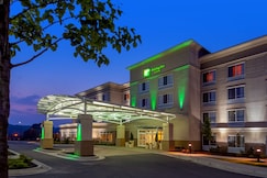 Holiday Inn Hotel & Suites BECKLEY, Raleigh