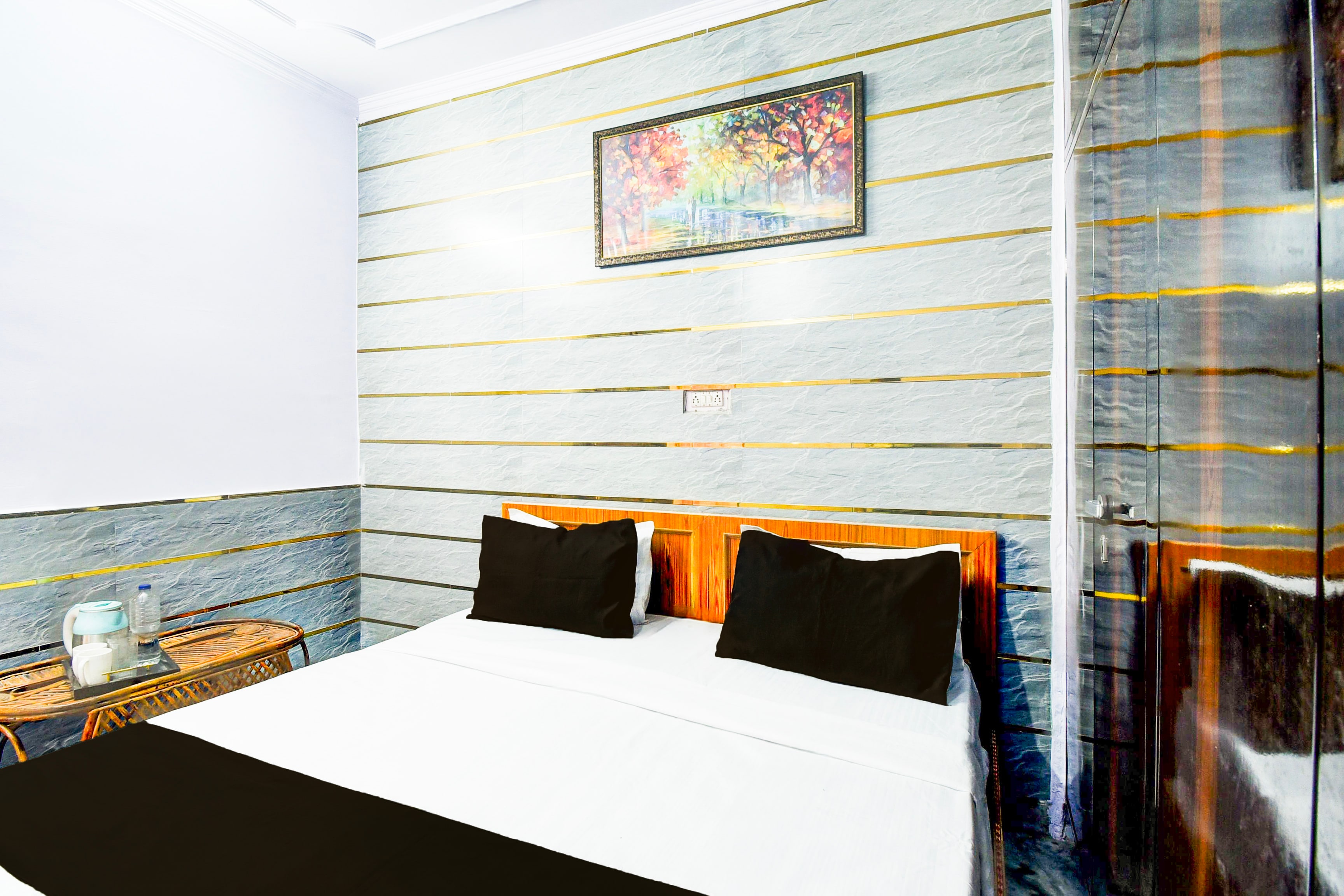 Hotel O AMAN GUEST HOUSE - Tap to explore photos