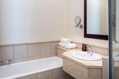 10 2nd Avenue Houghton Estate by Dream Resorts, Germiston