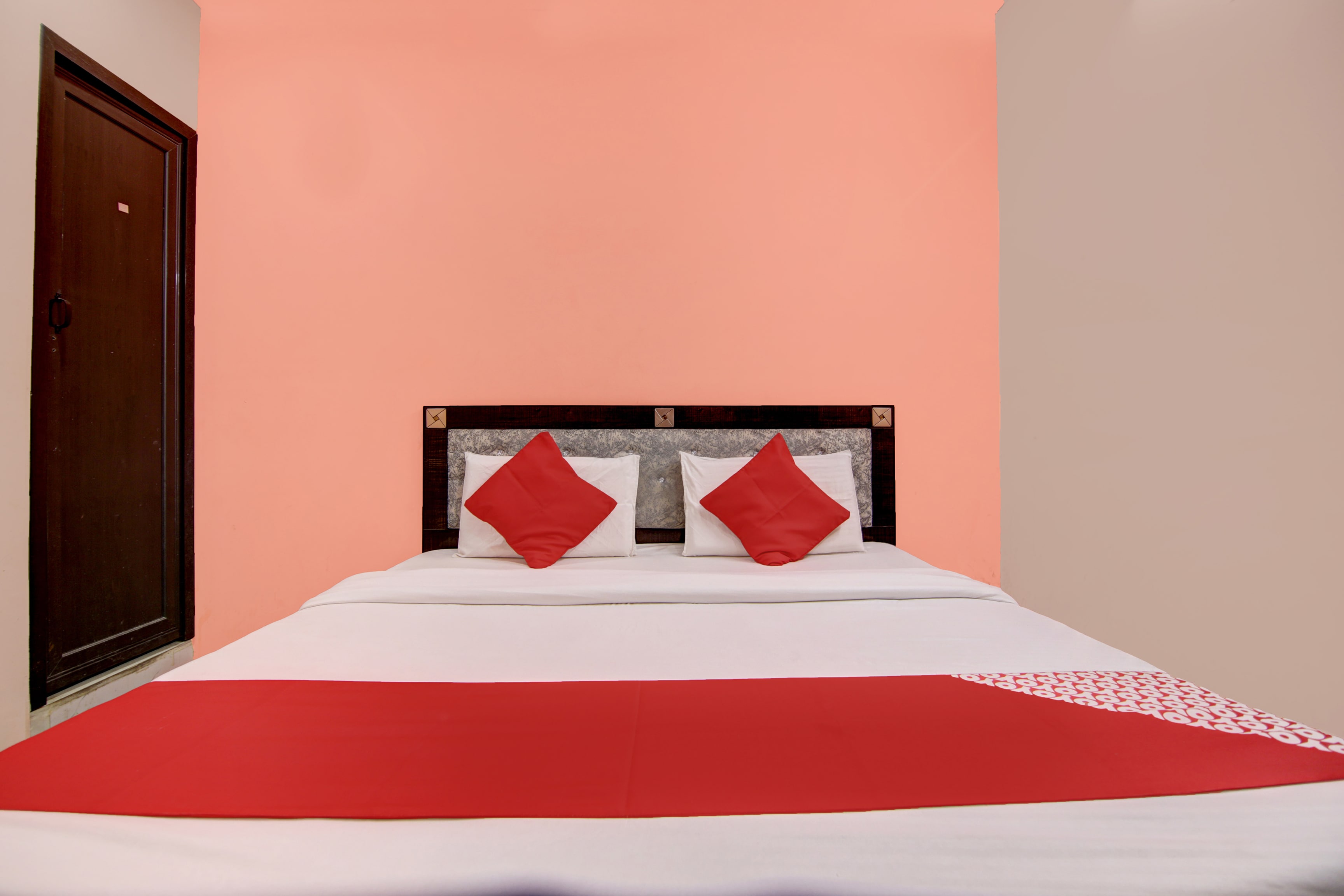 Super OYO 819451 Hotel Siddhartha Guest House - Tap to explore photos