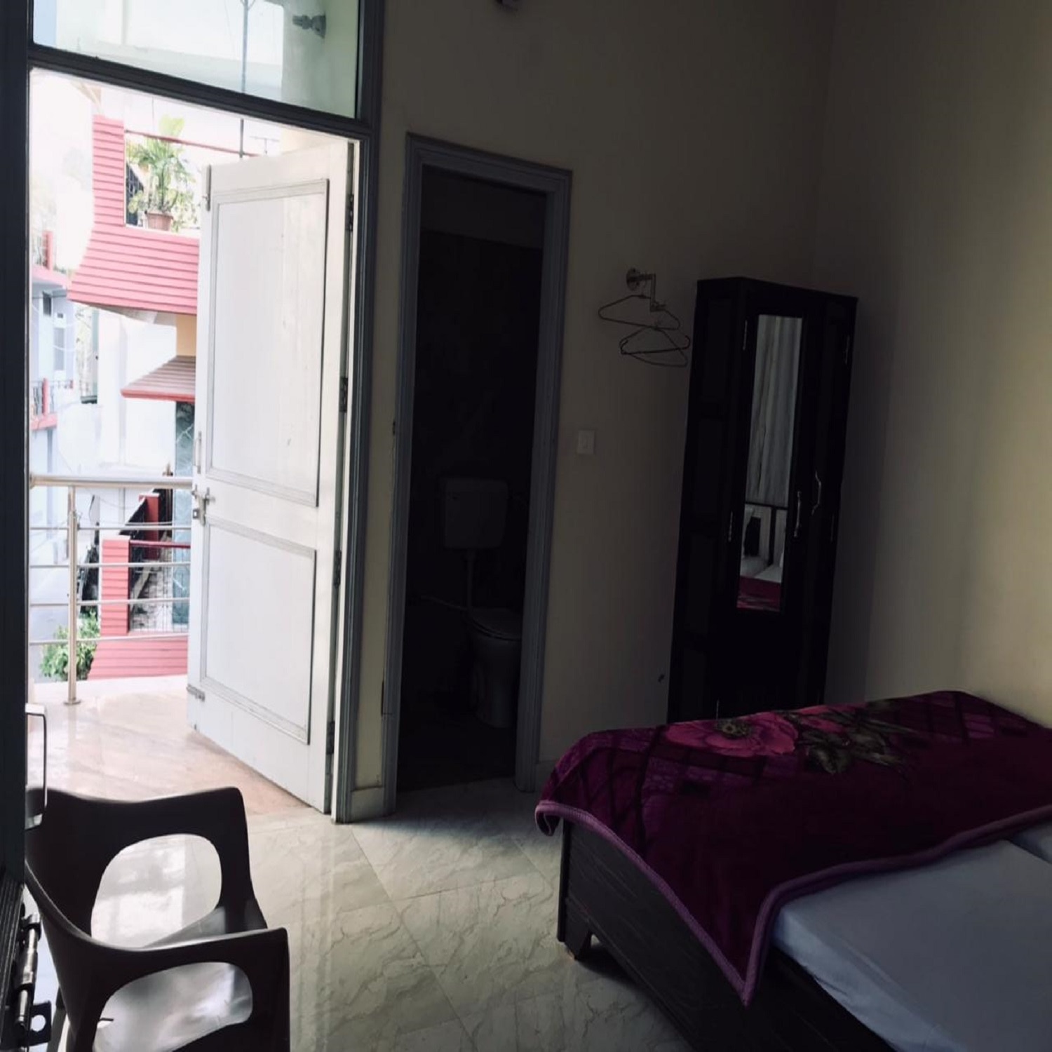 Gayatri Kunj Guest House - Tap to explore photos