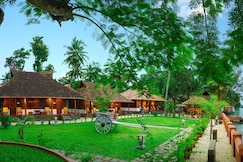 Alaya Stays Palm Dale | Serene Heritage Retreat by the Backwaters with Garden & Restaurant, Changanassery