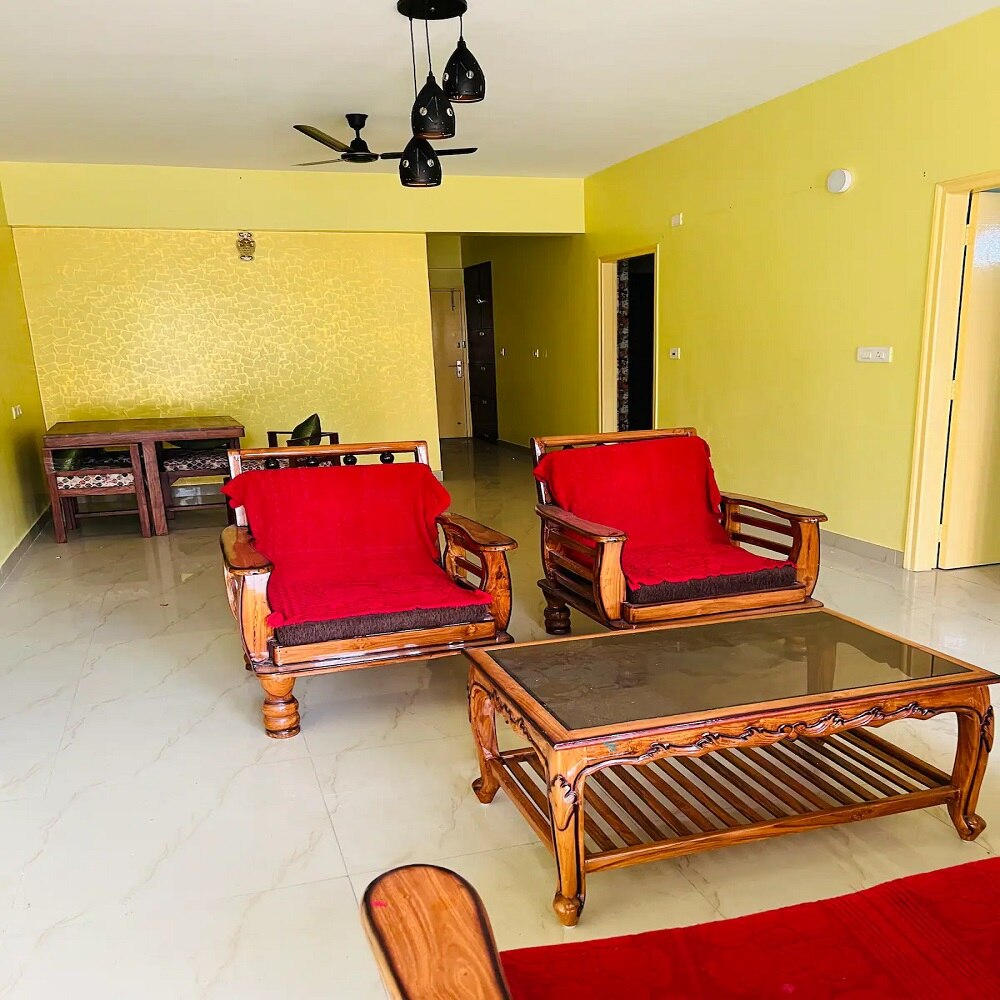 3BHK flat mins away from Airport - Tap to explore photos