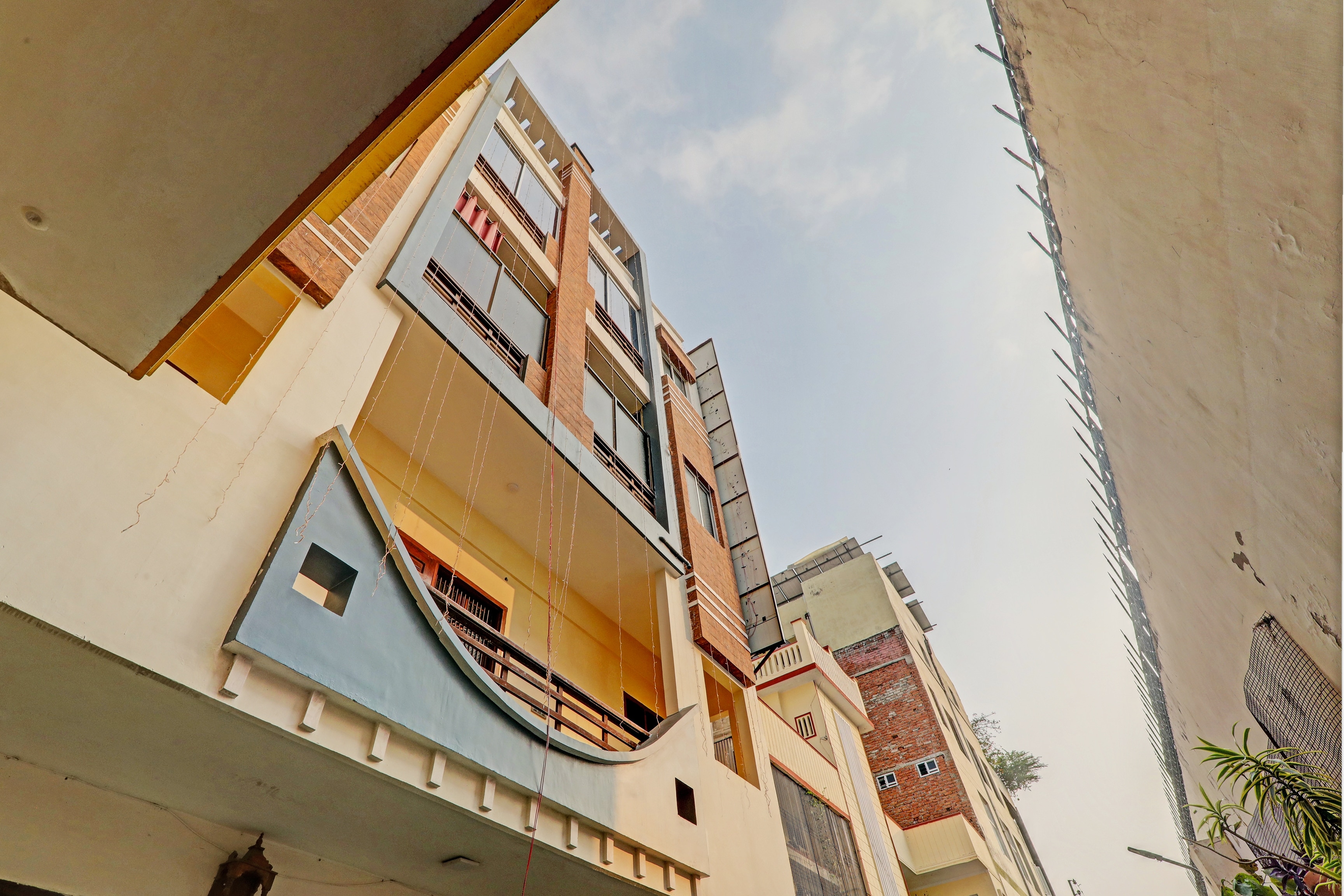 Super Hotel O Shivi - Tap to explore photos