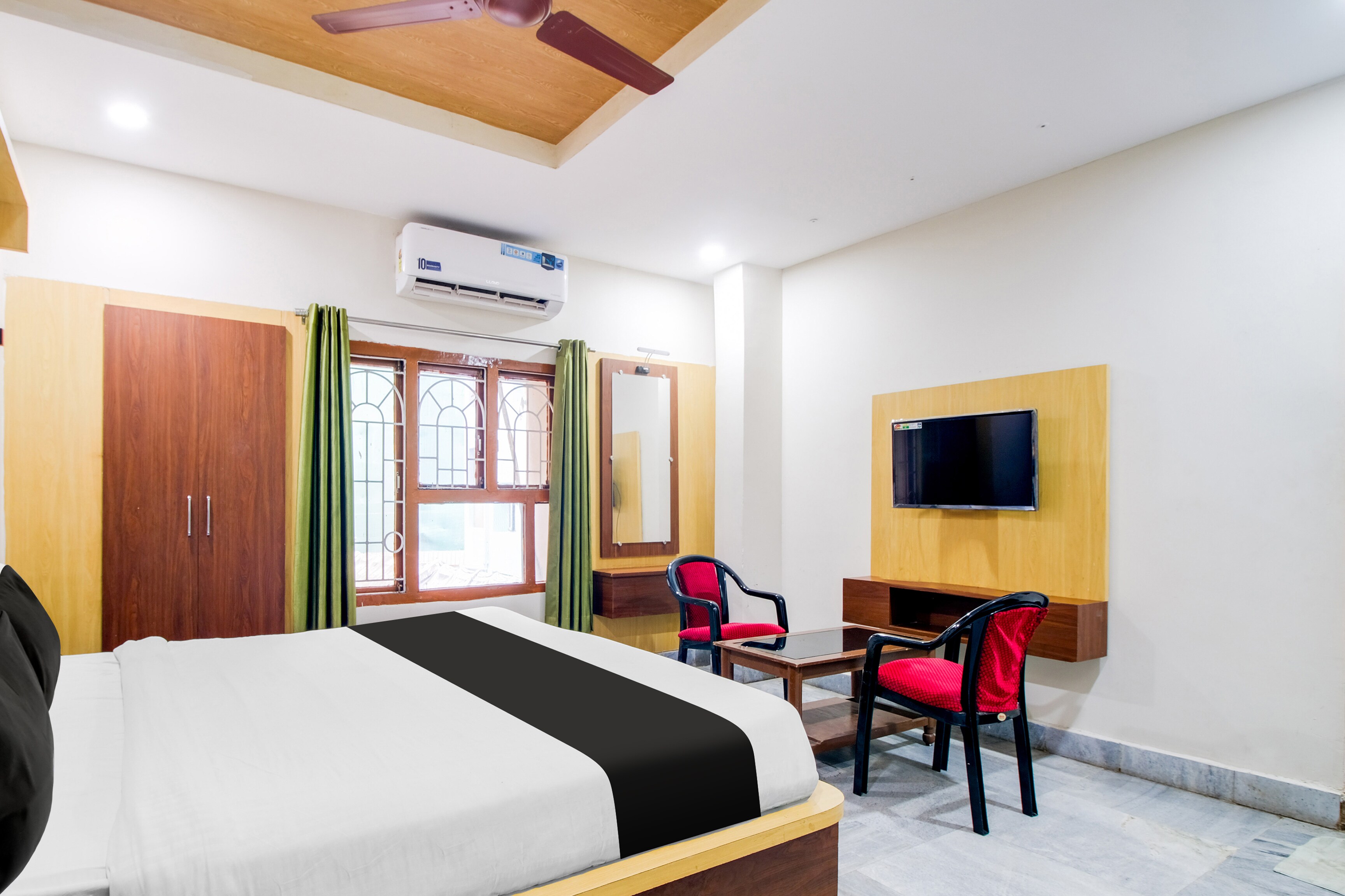 Super Hotel O Gurudwara Near RTC Complex - Tap to explore photos