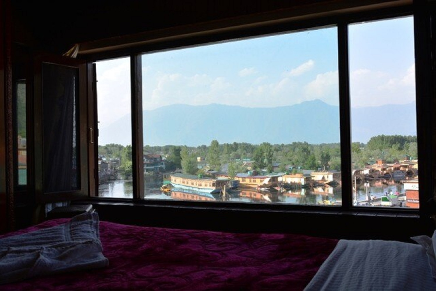 ZAGOO DELUXE GUEST HOUSE - Tap to explore photos