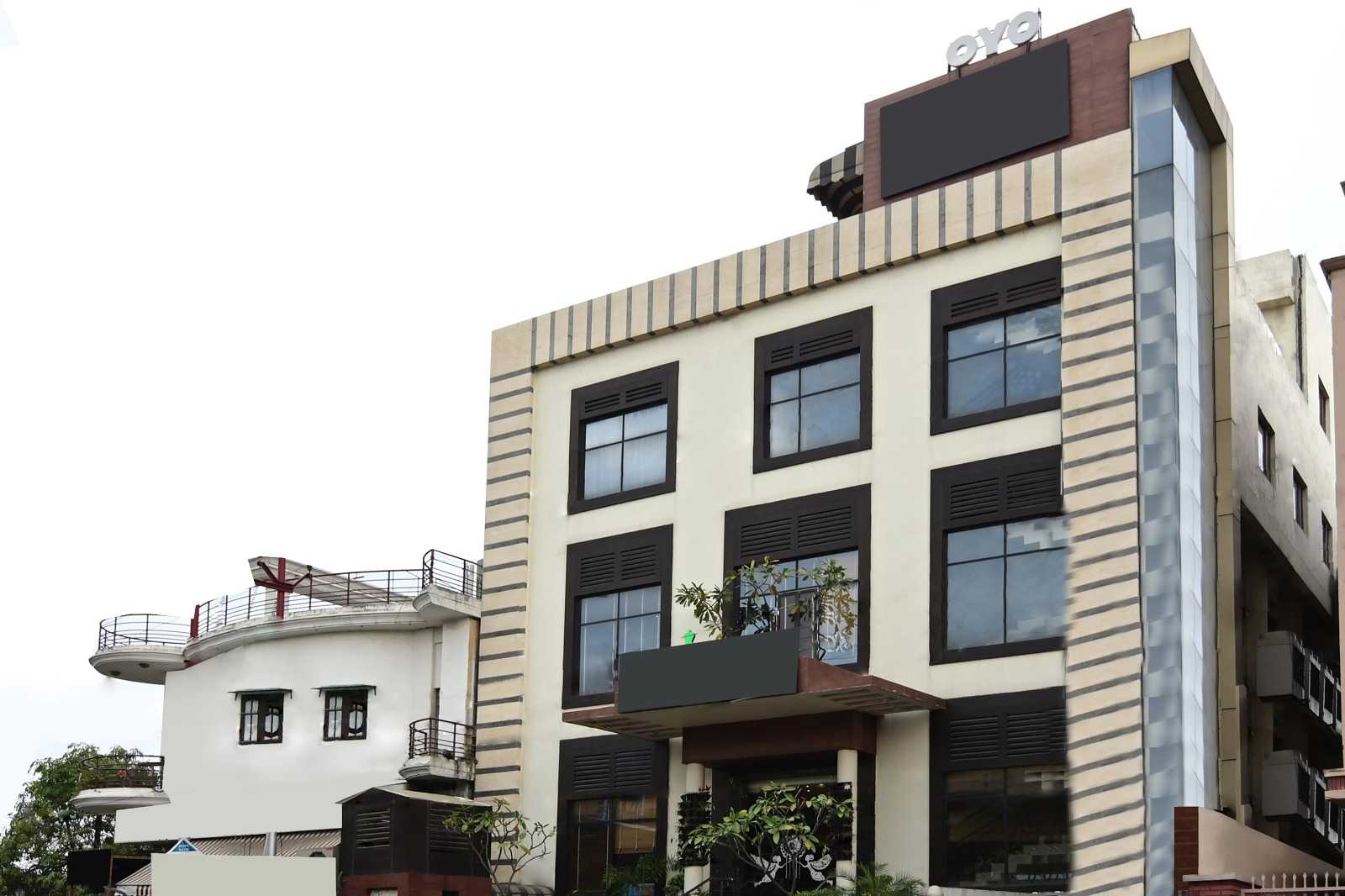 Townhouse Oak Banaras Central Railway Junction Formerly Sri Hari Inn - Tap to explore photos