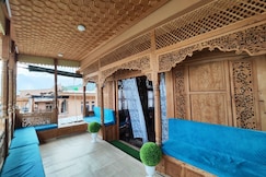 Houseboat Hapyy england, Srinagar