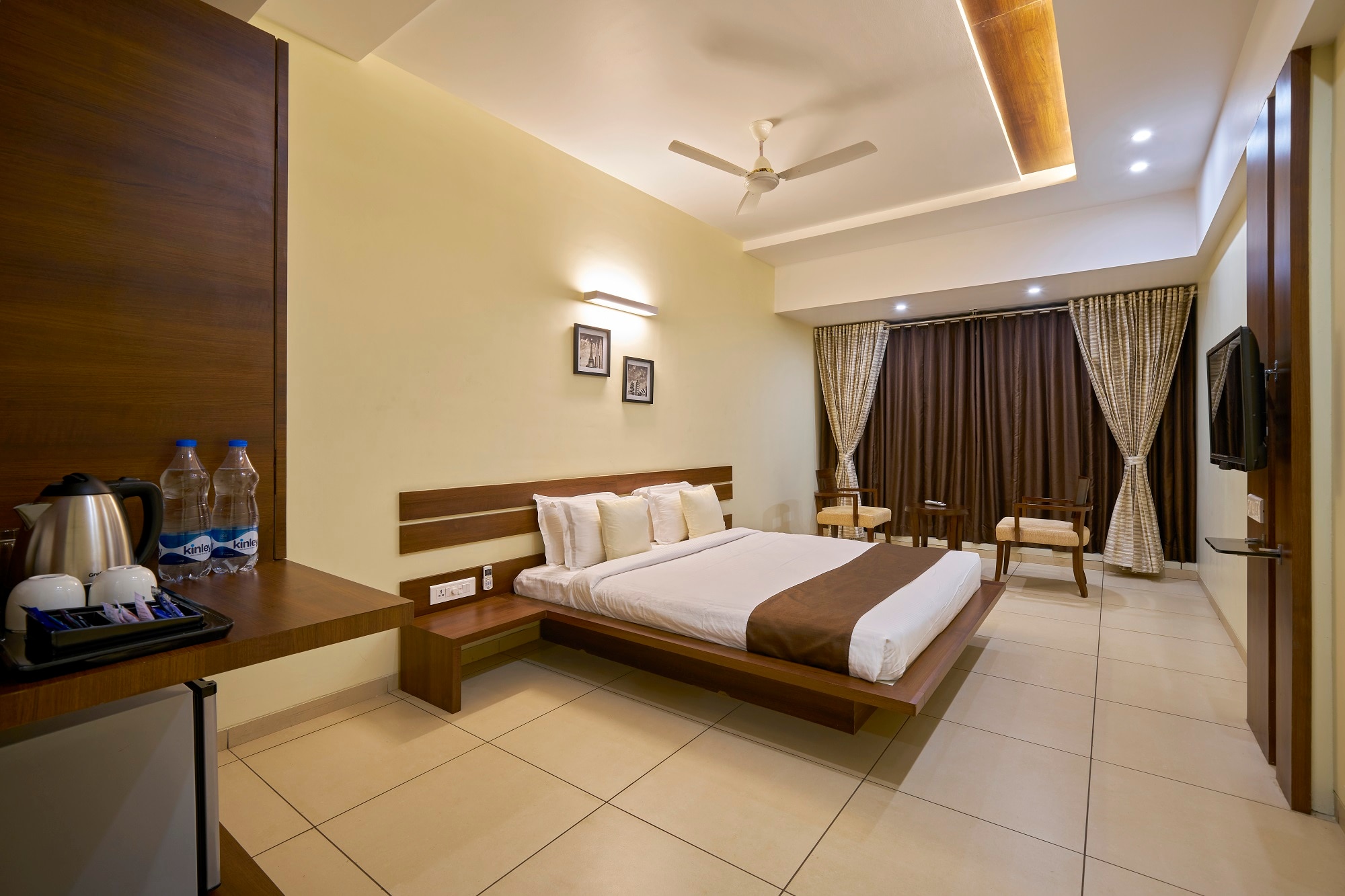 Deluxe Room AC 1