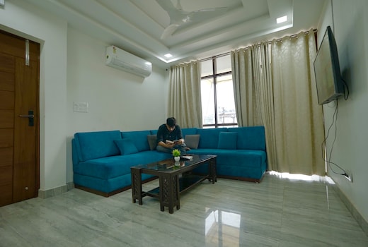 Igloo | Near Taj |3BR  By Homeyhuts