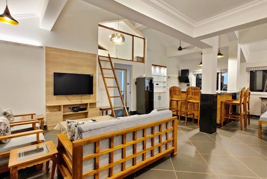 Luxurious 3BHK Grand River View Penthouse