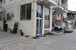 Hotel 11 Flowers, Vrindavan