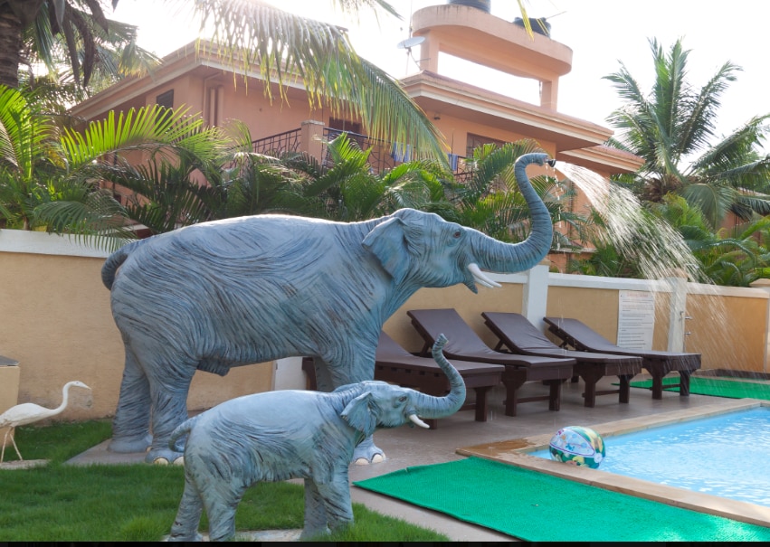 Villa Calangute  Phase 5 - Beach Villa with Private pool and Elephant shower - Tap to explore photos