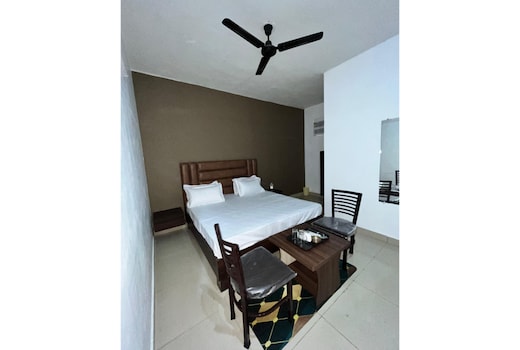 COZY INN ROOMS - TAJPUR ROAD