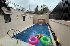 Zaid & Nida House | Entire Hill-view Villa, Mahabaleshwar