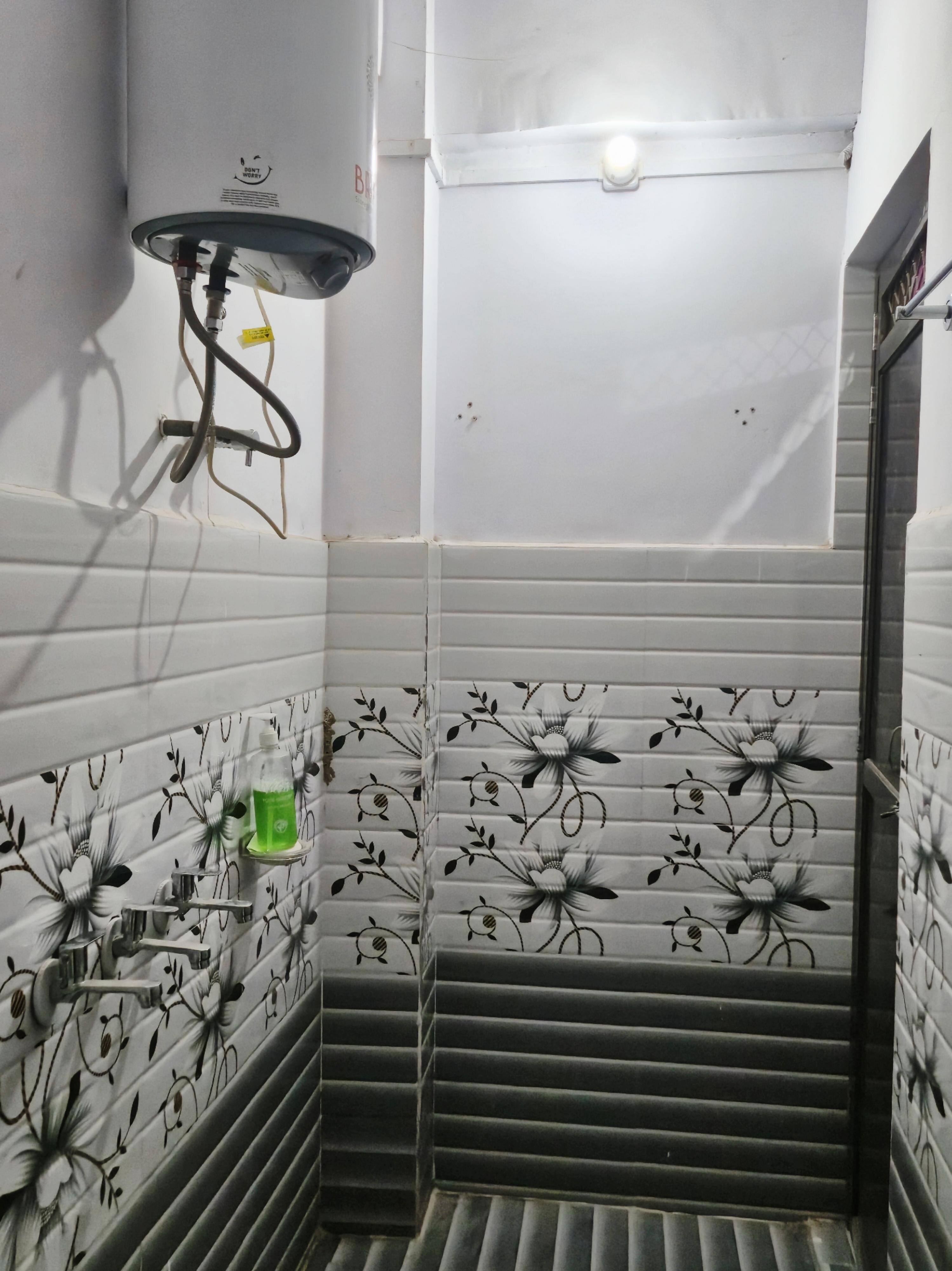 Shri Narvadeshwar Nath Guest House - Tap to explore photos