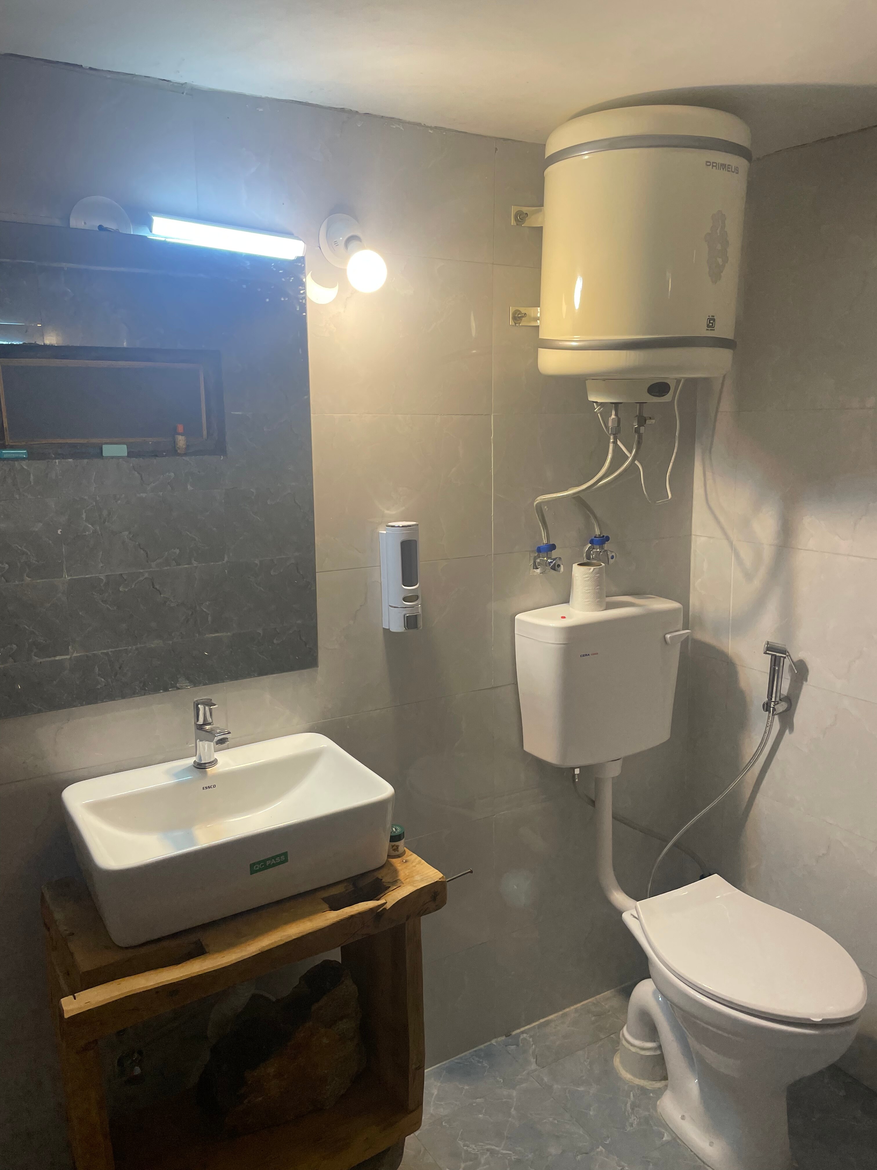 Reset Life Home Stay - Tap to explore photos