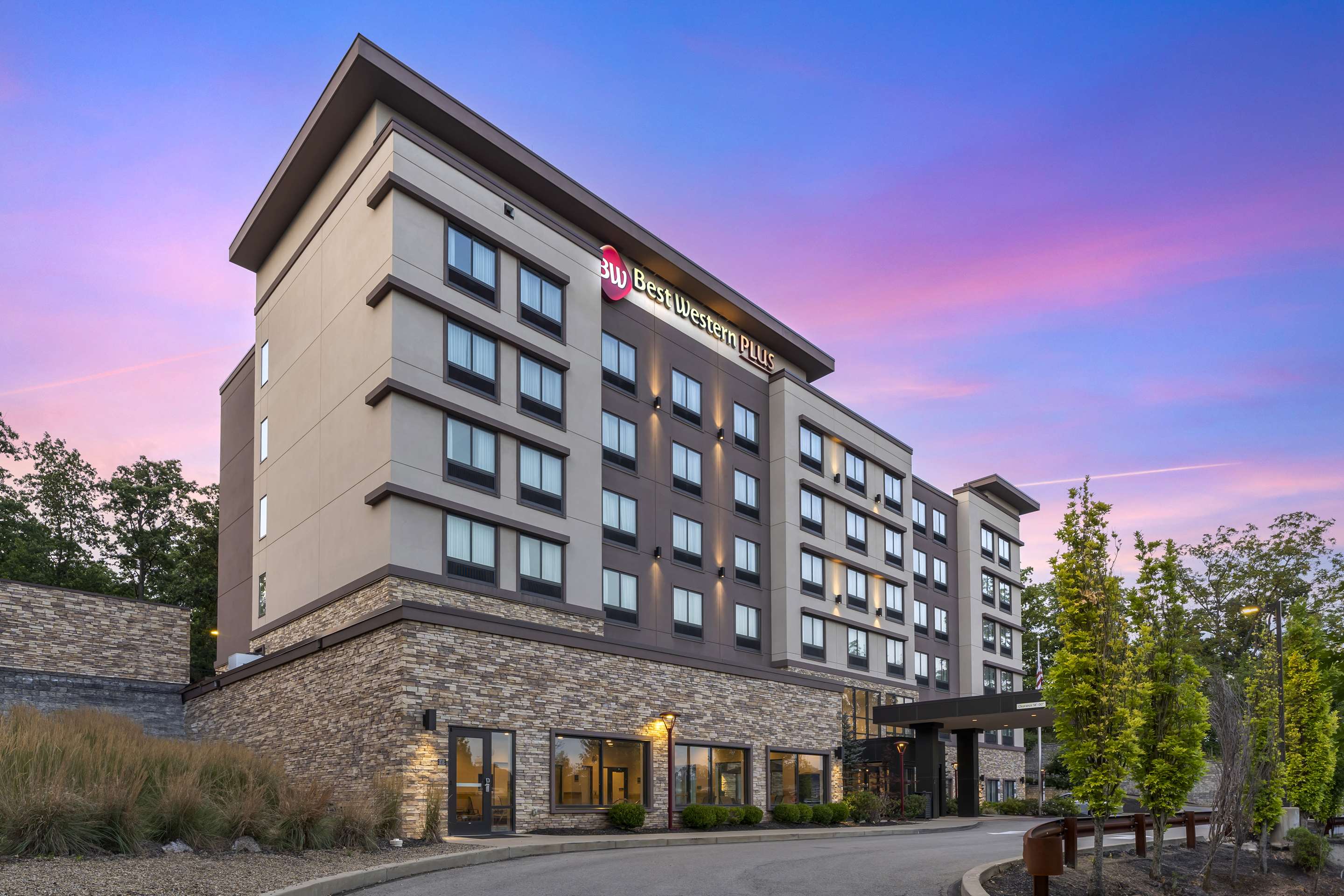 Best Western Plus Cranberry-Pittsburgh North - Tap to explore photos