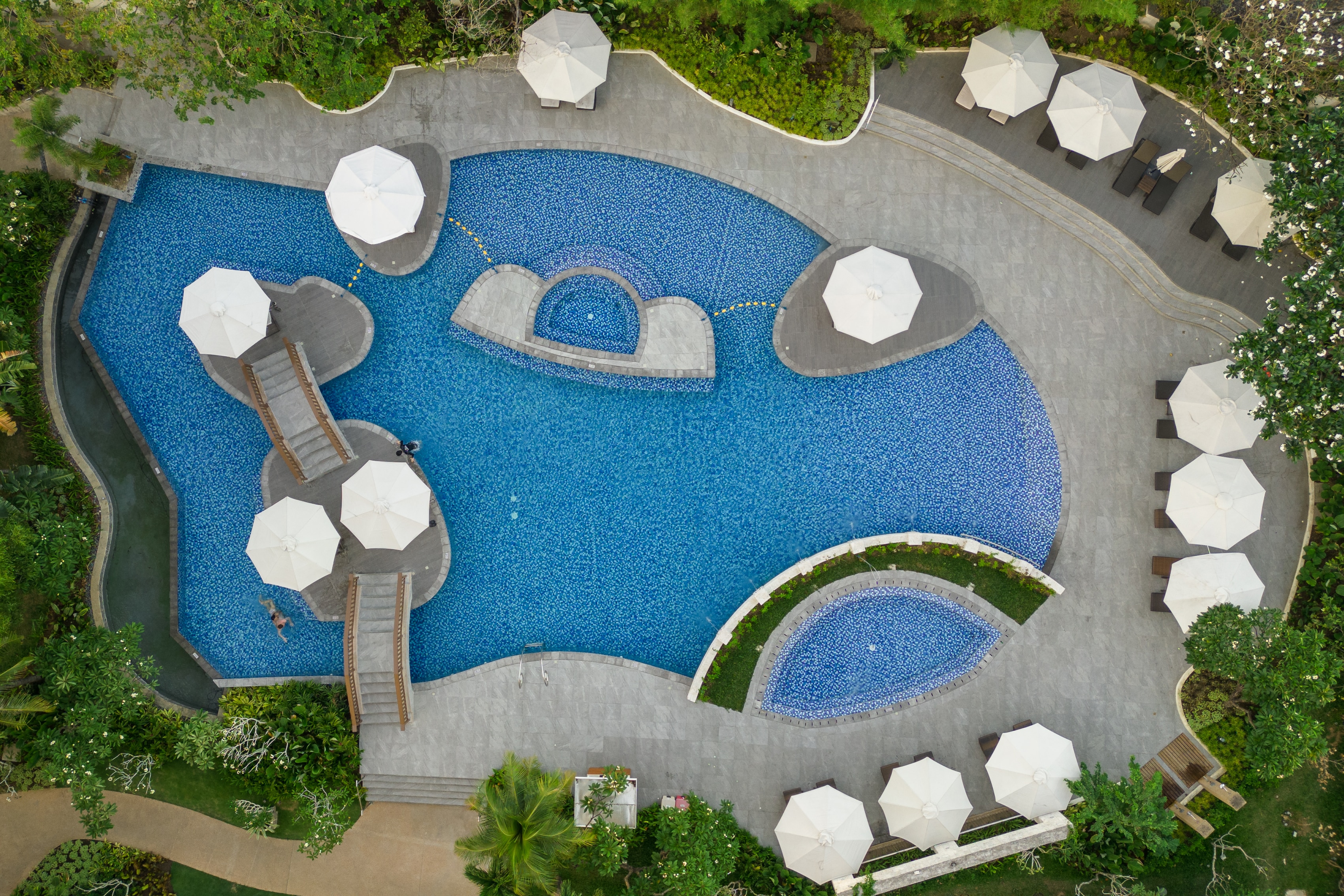 Radisson Blu Hotel Cebu - Tap to explore photos