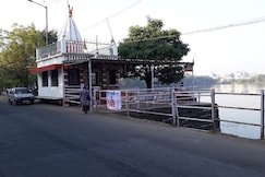 Spacious 2BHK Relaxing Stay Near Lake, Nagpur