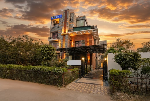 FabHotel The White Orchid