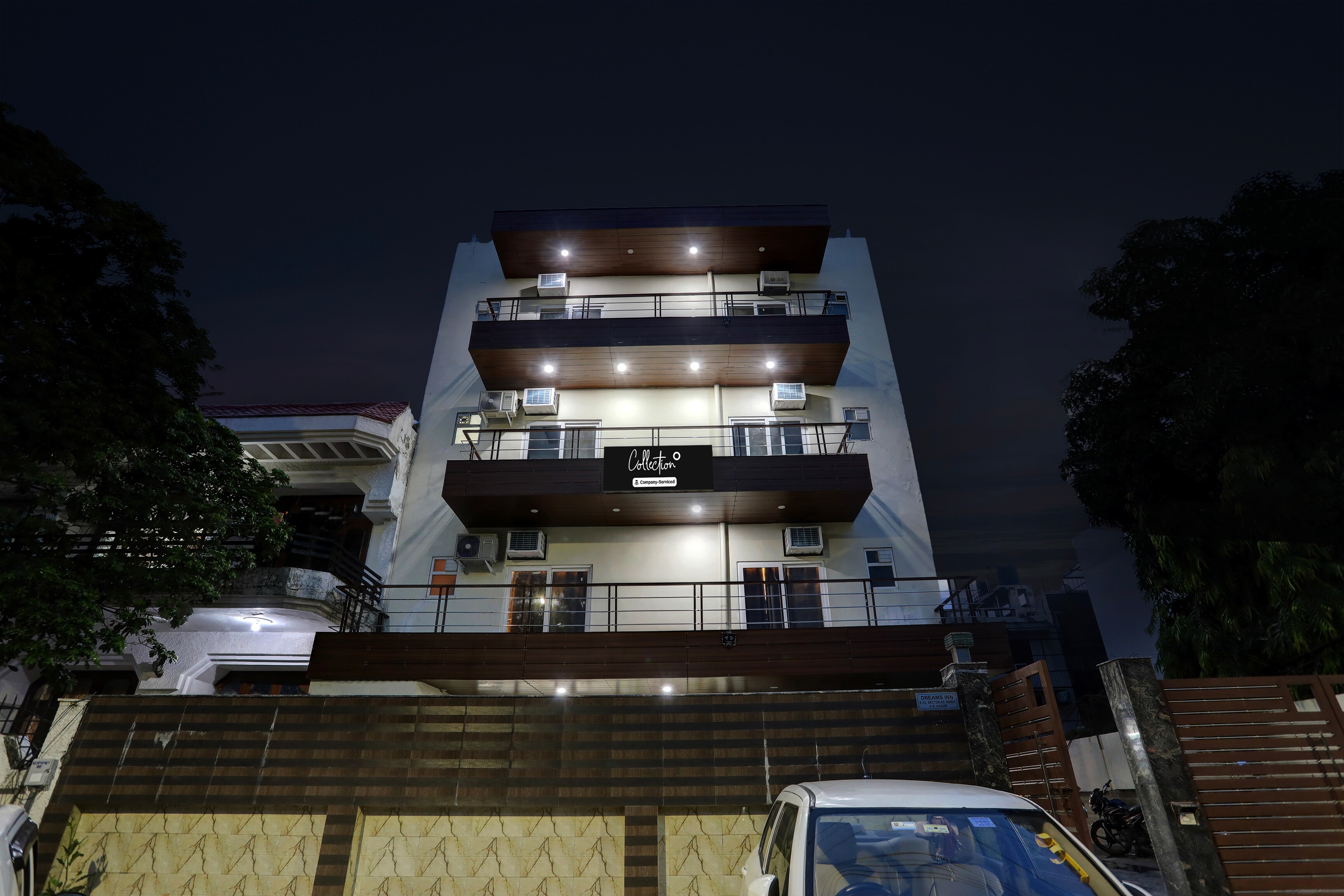 Super Collection O Sector 55 Noida Near Noida Stadium - Tap to explore photos