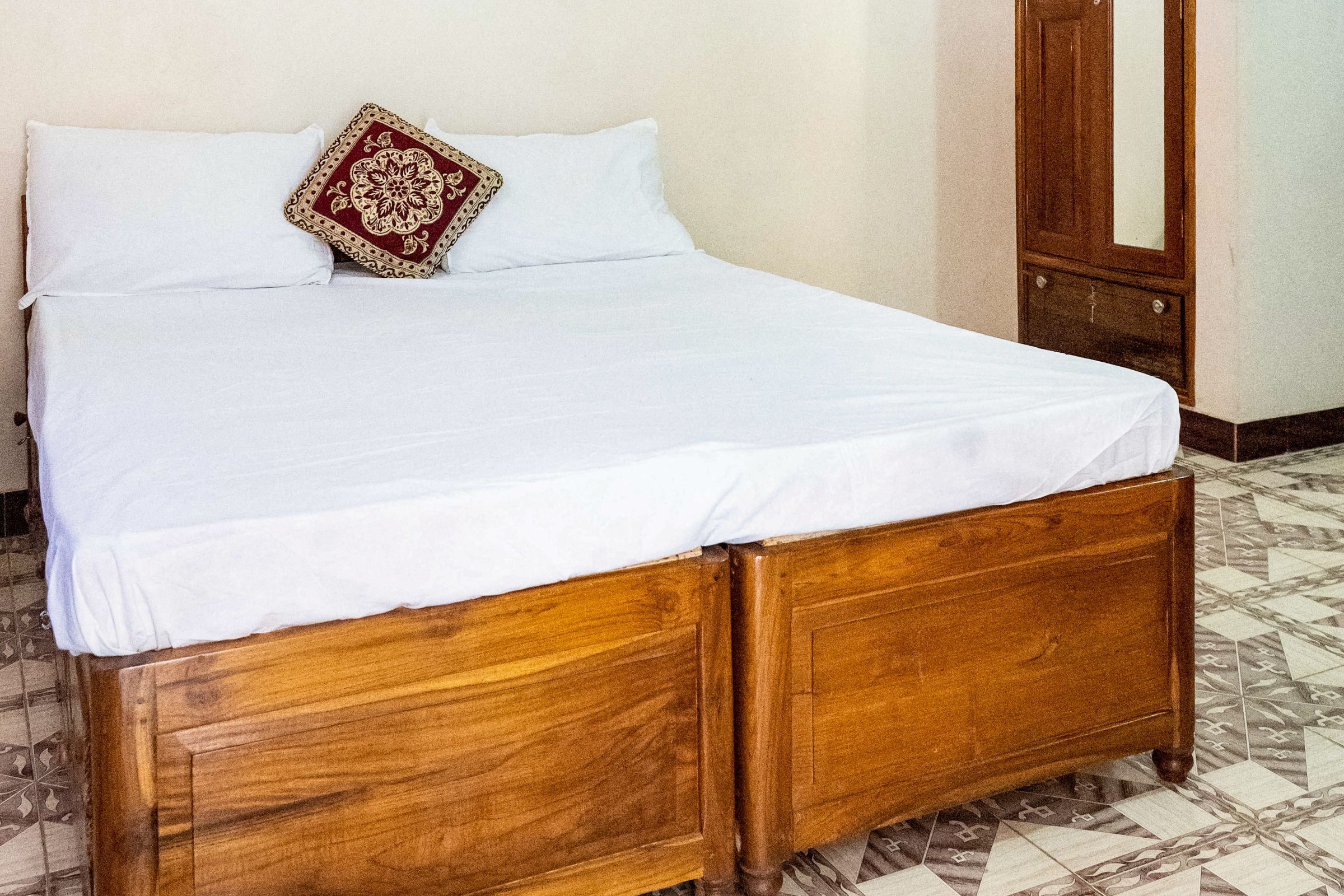 Casa Jumis AC Rooms - Tap to explore photos