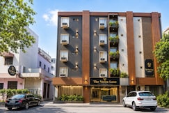 Hotel The Vanta Luxe Near Yashobhoomi, Delhi