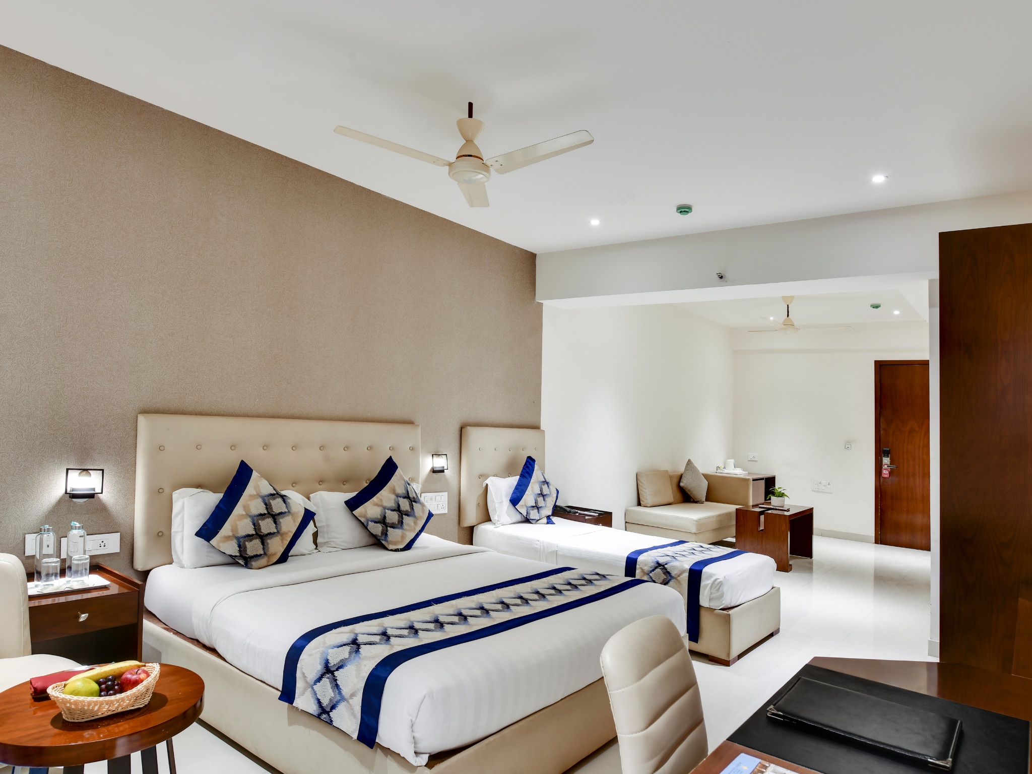 AM Hotel Kollection: Manasa Inn - Tap to explore photos