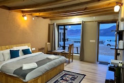 Mystic Pangong, Pangong
