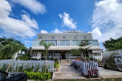 Moksham Inn by Hotel Radhikka, Dhule