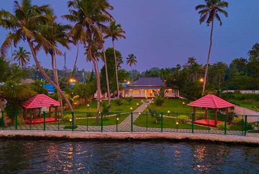 Ashtamudi Luxe Villa by VOYE HOMES
