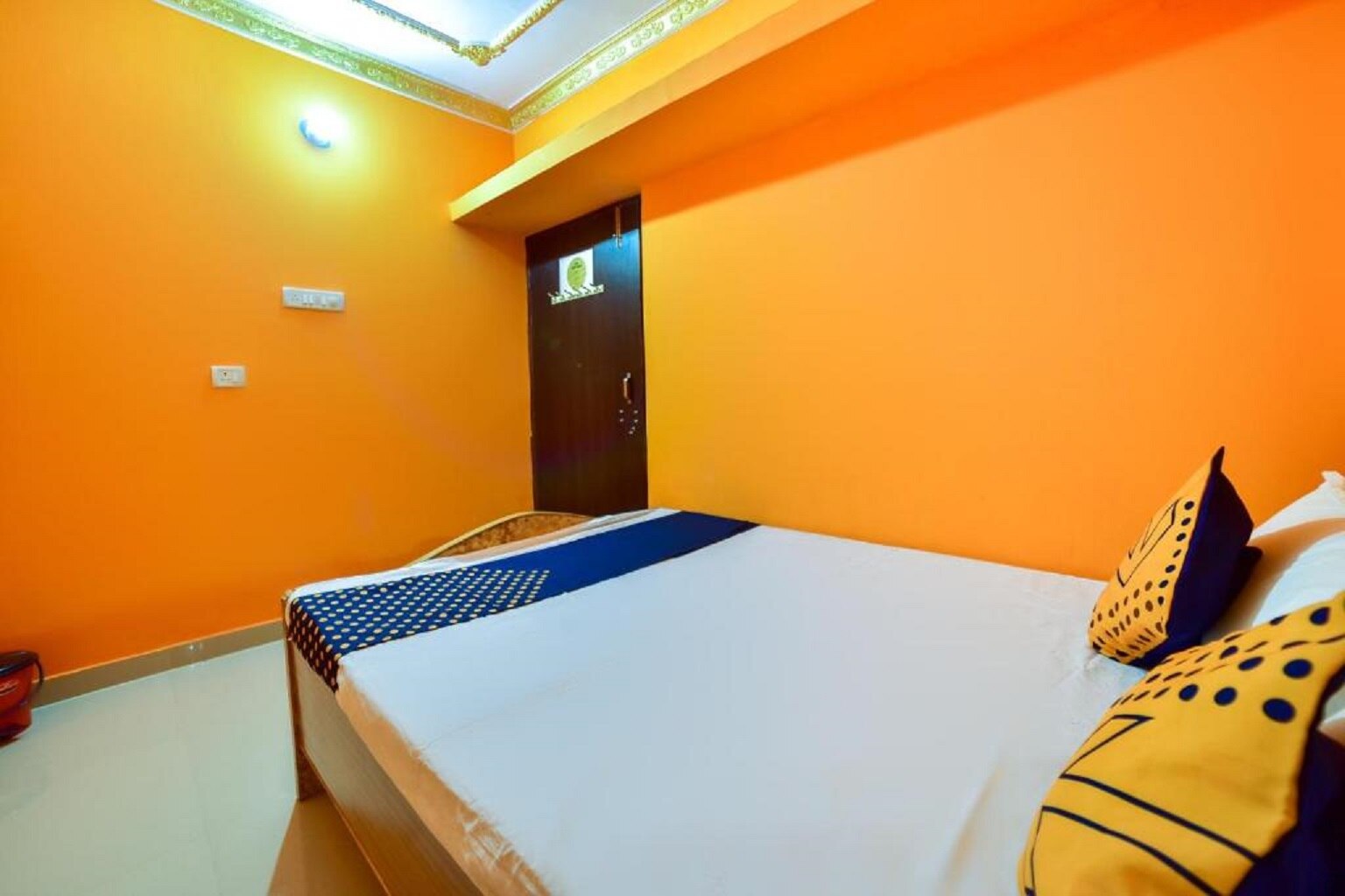 Lucky gest house patna Amis - Tap to explore photos