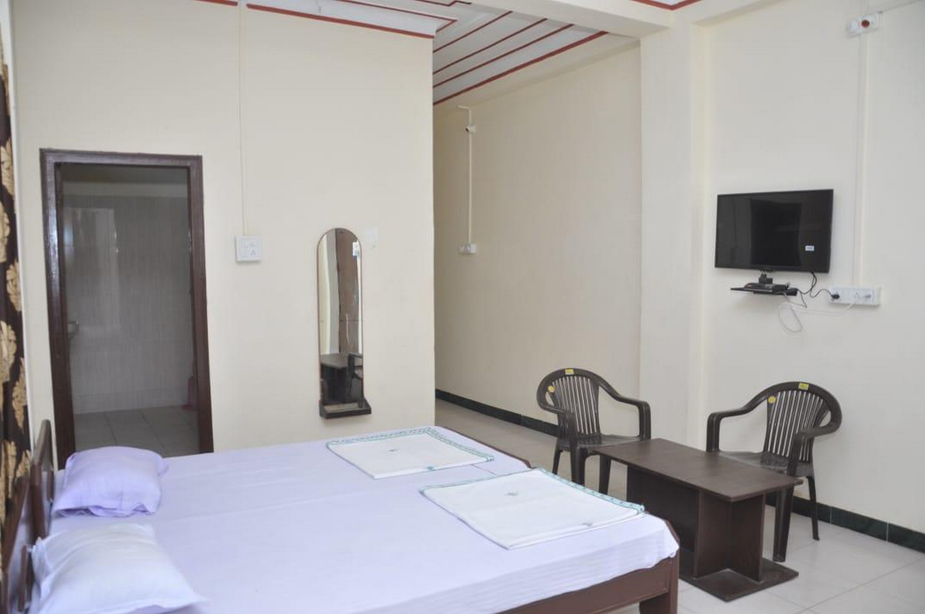 Hotel Ram Rakhi and Gargi Garden - Tap to explore photos