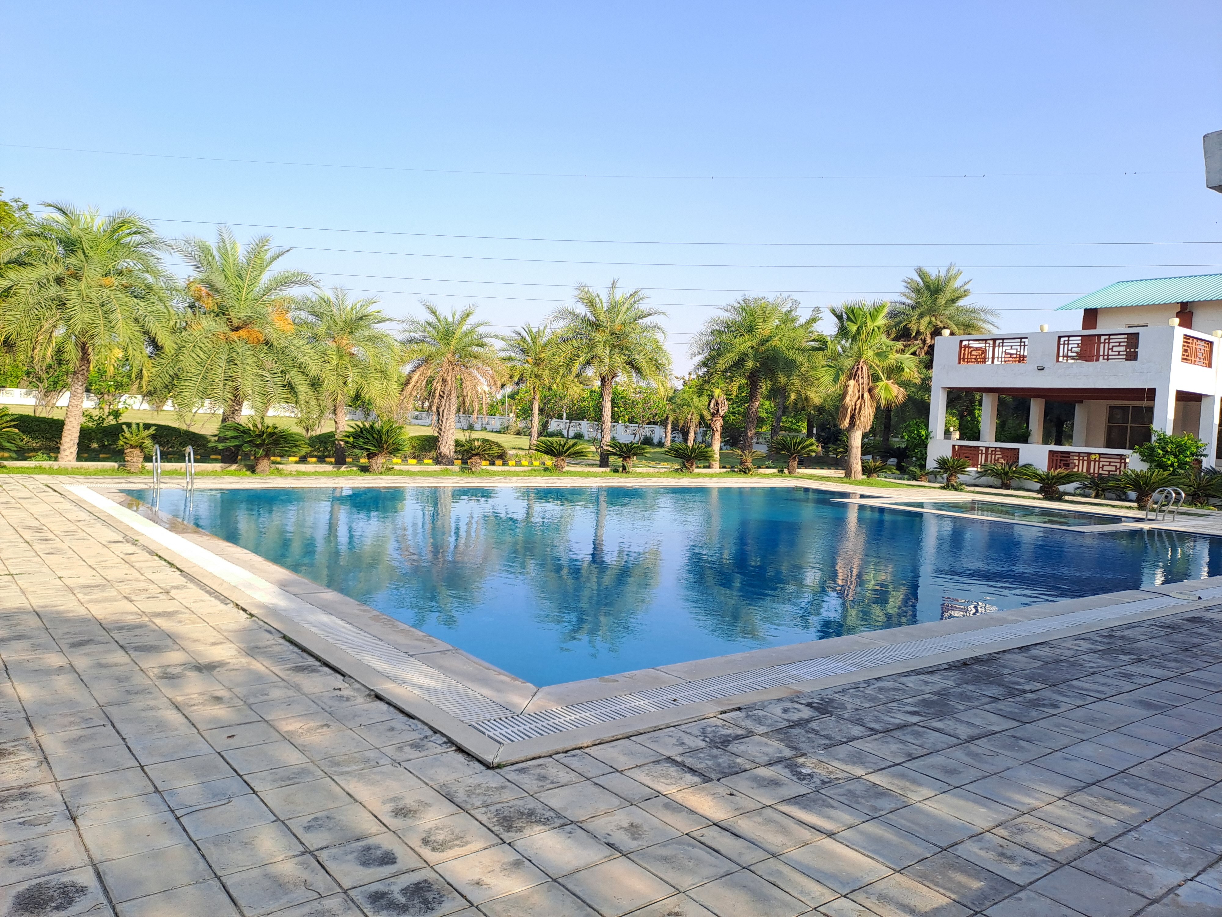 Hostie Jacranda - 3BHK Farm House 40Mins from Gurgaon/Delhi  - Tap to explore photos