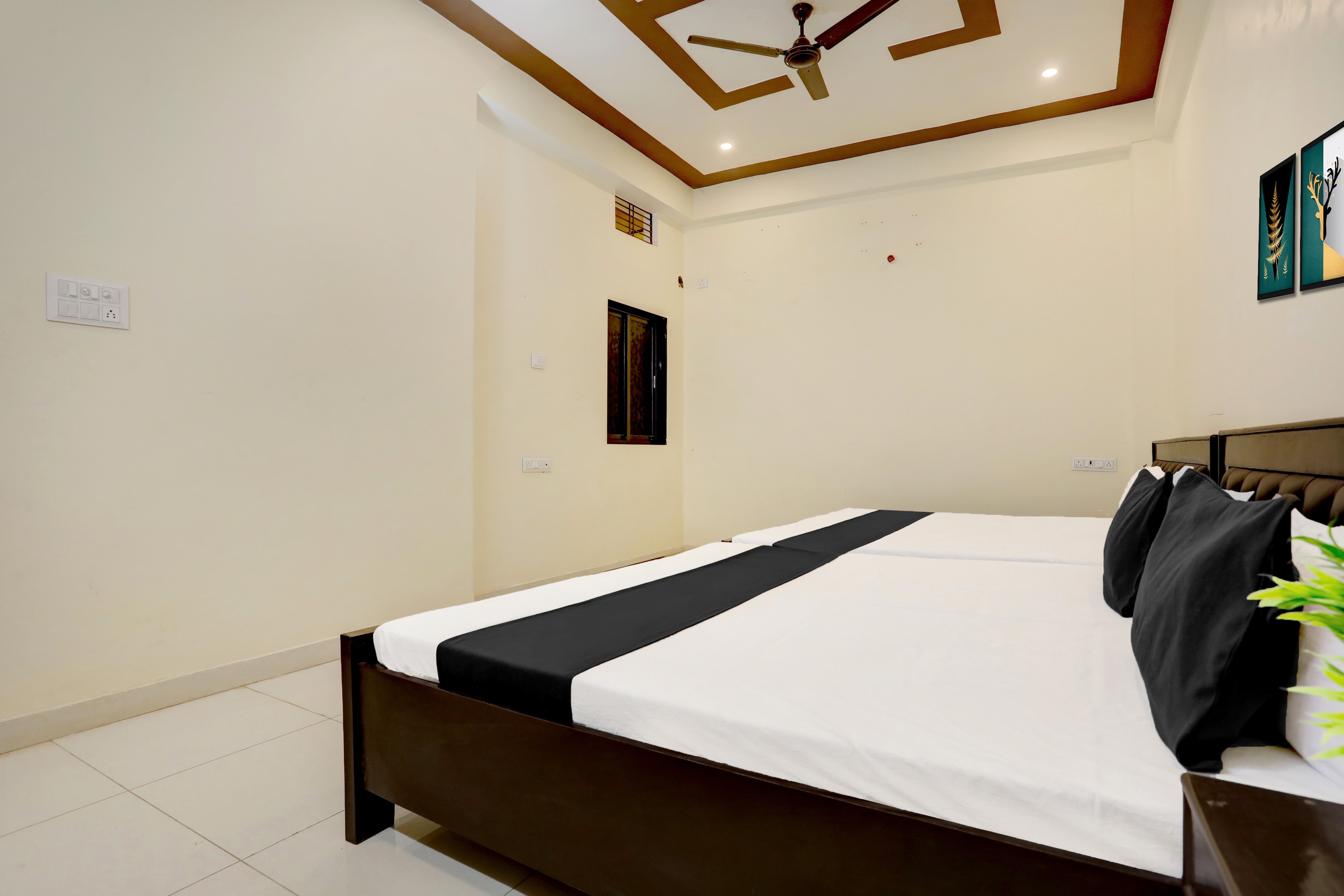 Hotel O Yatharth Inn Paying Guest House - Tap to explore photos