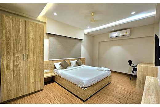 FabHotel White Pearl