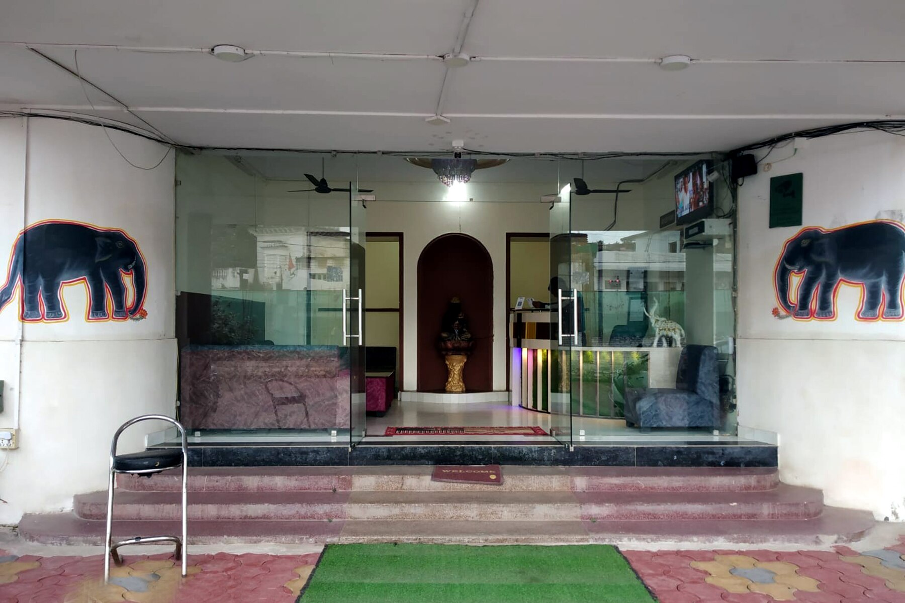 Hotel Kumkum Chhaya - Tap to explore photos