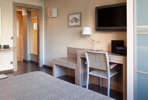 Aparthotel Silver Barcelona Price Address Reviews
