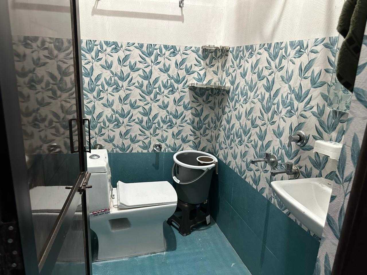 Townhouse Naya Gaon Formerly Hotel Paradise - Tap to explore photos