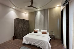 Golden Glitz Banquet & Hotel a Unit Of A.C Enterprises, Rohtak