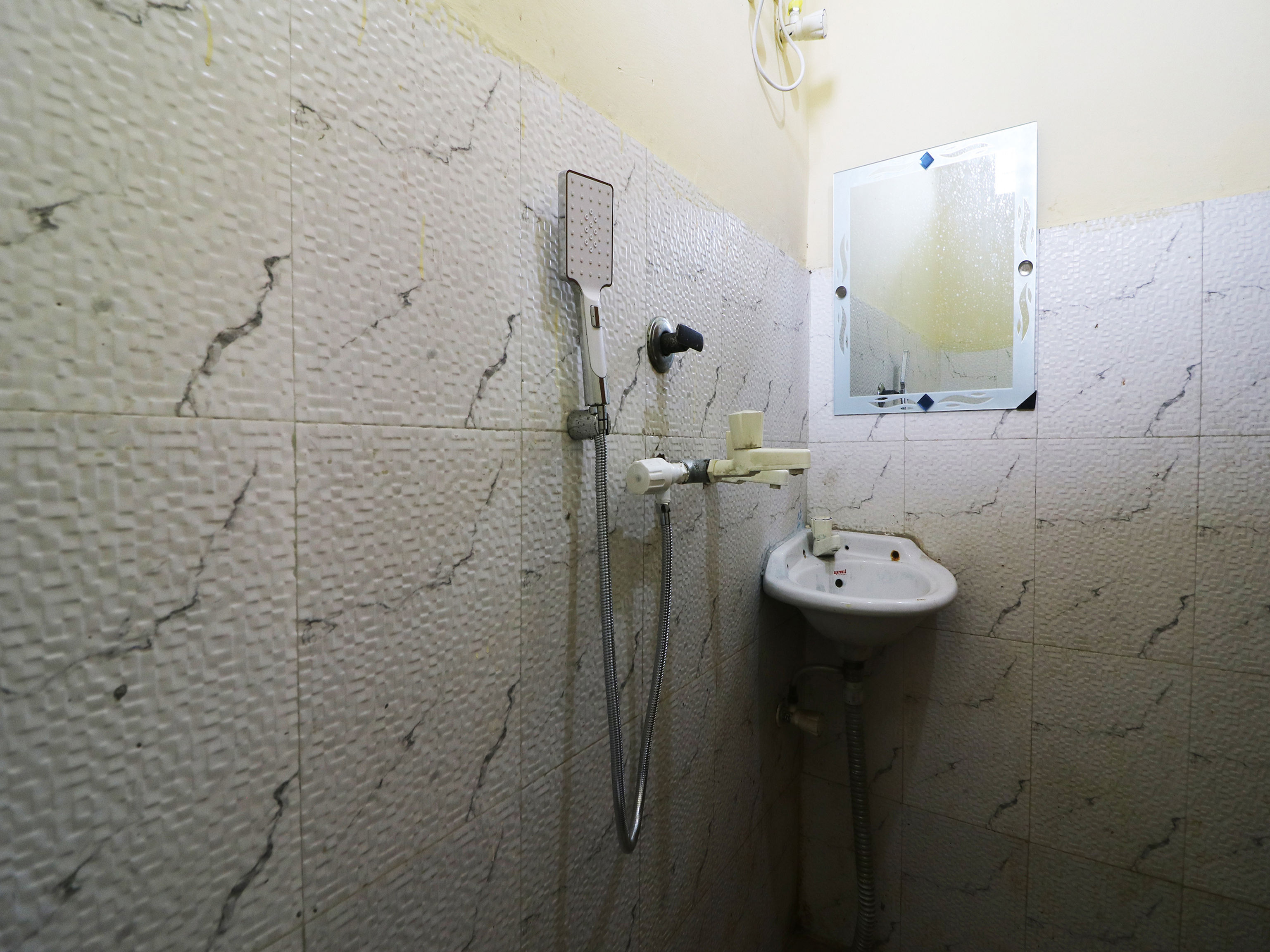 Hotel O Tushir House - Tap to explore photos