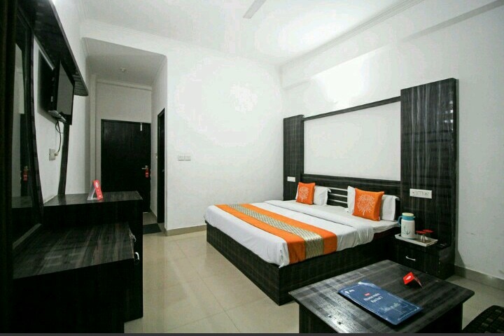 Hotel AP BROADWAY BY GEETANJALI GROUP OF HOTELS - Tap to explore photos