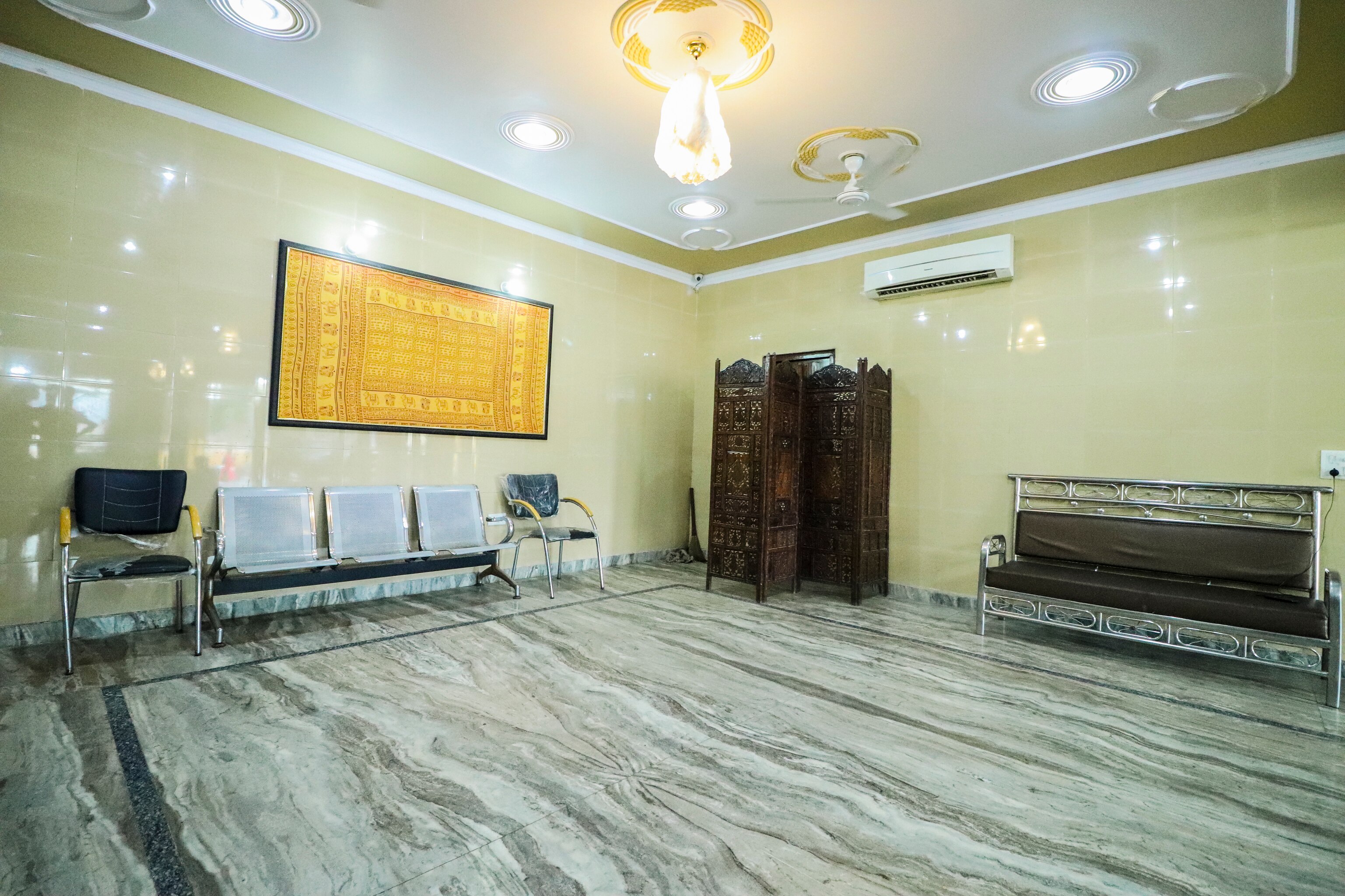 Shri Brajbhavan Ashram Vrindavan - Tap to explore photos
