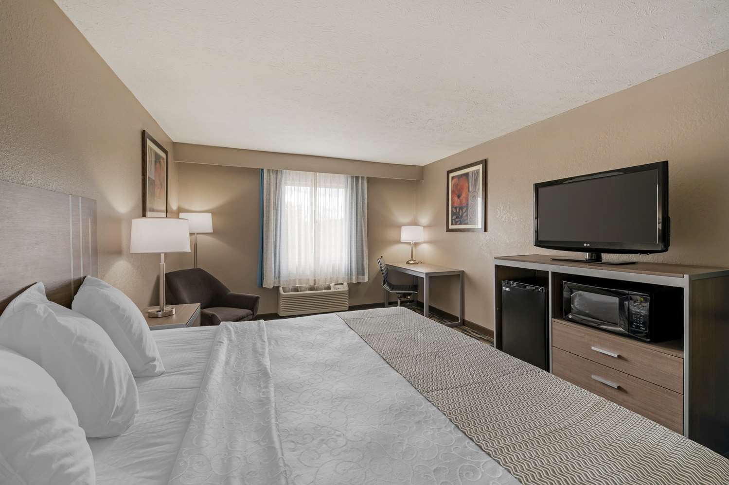 Best Western Edinburgh/Columbus - Tap to explore photos