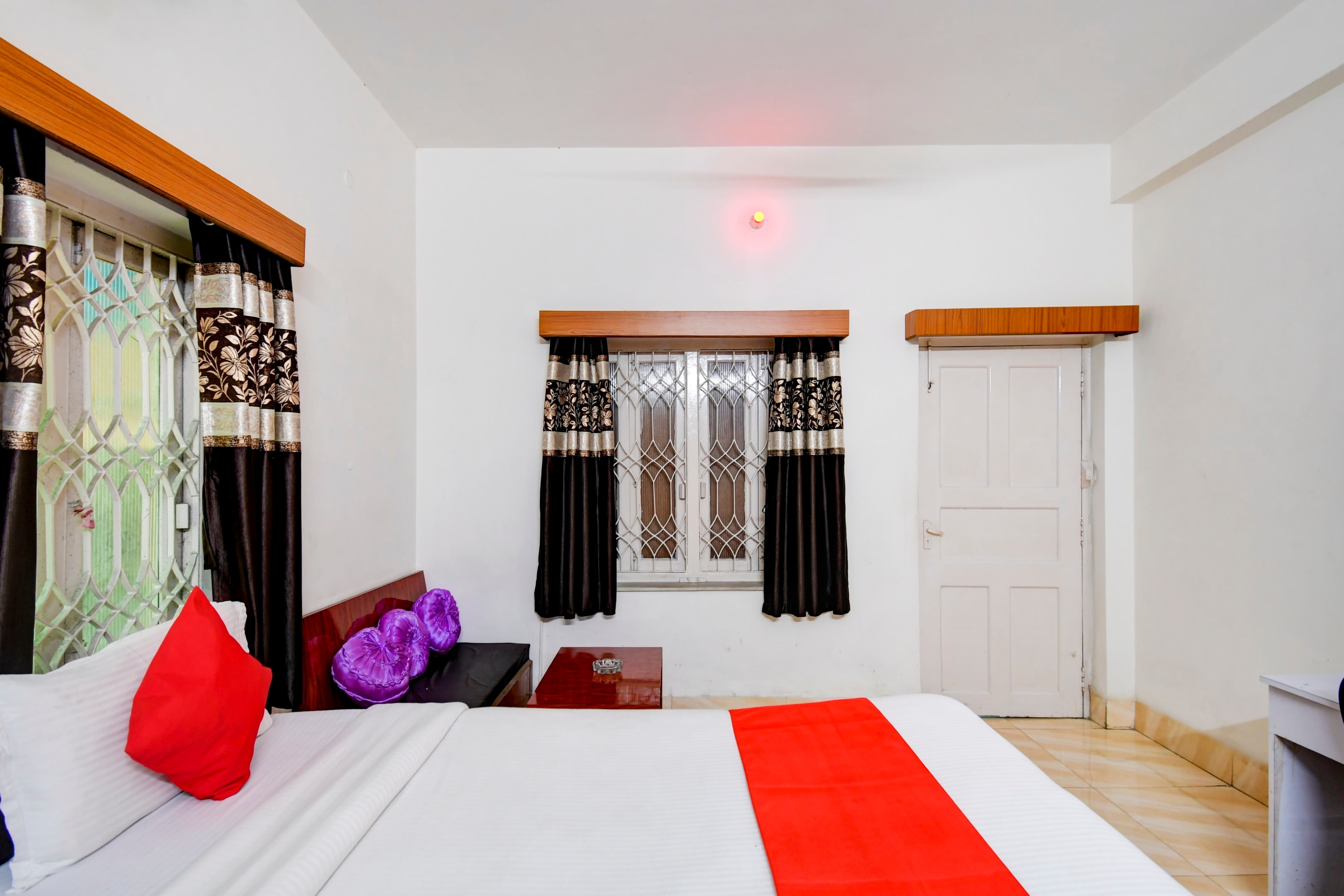 Hotel O Blue Star Guest House Near City Centre Salt Lake - Tap to explore photos
